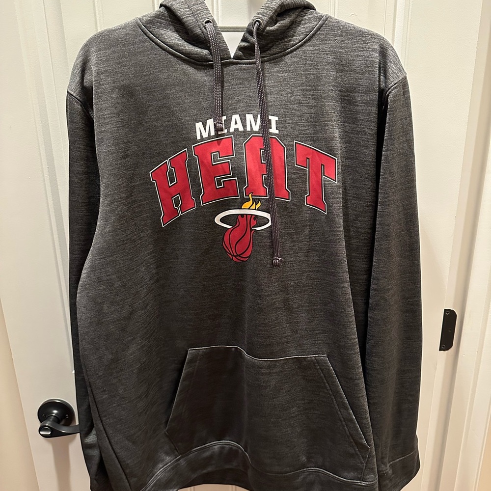 Men’s XL Miami heat fanatics sweatshirt